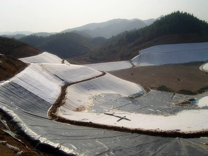 辽宁朝阳垃圾填埋场.jpg