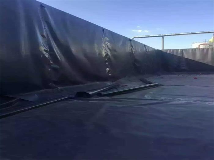 水池垂直面防渗对土工膜的要求